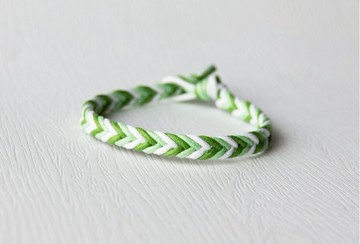由淺入深-細版漸層綠 / 手工編織手環