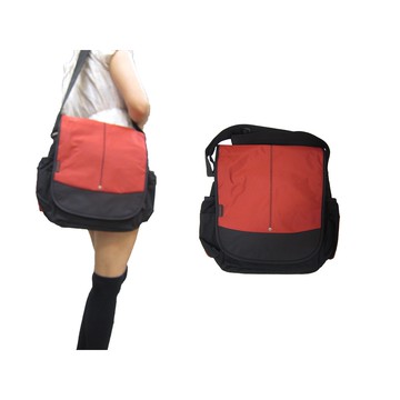 ~雪黛屋~Kawasaki 斜側包大容量可A4資料夾水瓶防水尼龍布加寬版肩背帶外出休閒上班上學HK038