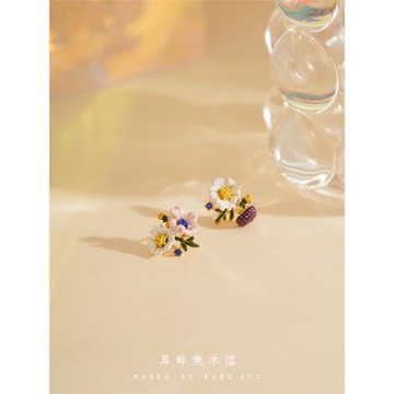 A今年新獨特琺瑯彩花朵巨好看漂亮耳環高級感森系復古不對稱耳釘