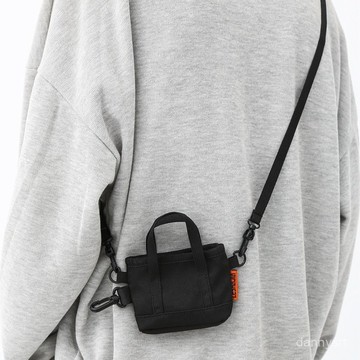 🎧潮流機能✨多功能斜挎包 掛脖煙盒證件包 耳機鑰匙收納 男女通用 時尚設計 IMYW