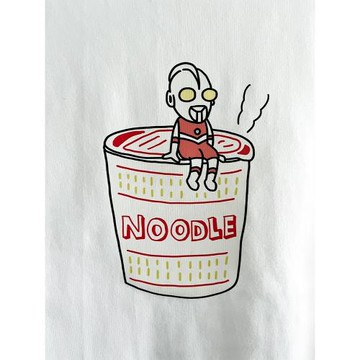 奧特曼幫忙泡泡面｜在宇間工作室T恤