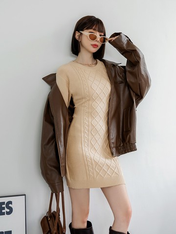 QQ毛衣．立體麻花織紋性感後背簍空洋裝