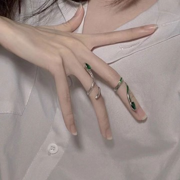 🔥免運🔥斯萊特林綠色靈蛇纏繞關節戒指女ins小衆設計冷淡風高級感食指戒戒指 關節戒 尾戒 食指戒 細戒 飾品 精緻