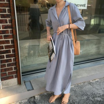 MOCO氣質冷淡風五分袖附綁帶鈕釦大翻領側開叉連身洋裝