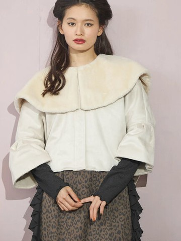 浪漫毛絨斗篷設計喇叭袖短版外套(6P34L0Z0100) - Green Parks