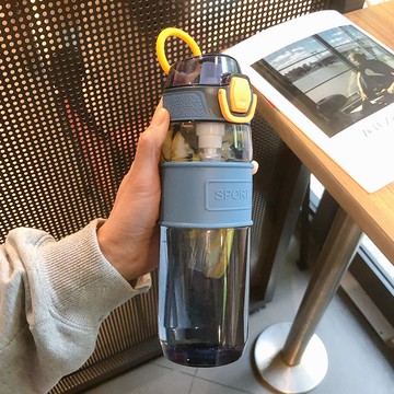 運動水杯塑料帶吸管健身隨手耐摔男學生便攜彈跳蓋大容量簡約杯子