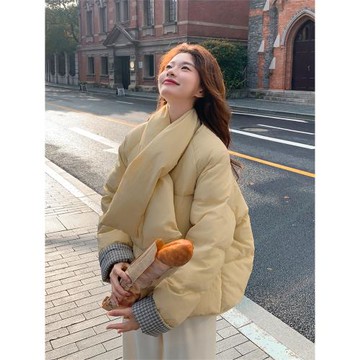 奶黃色圍巾領羽絨服女冬季2025新款超好看設計感小眾森系學院風