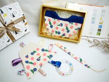 超值組合 彌月禮盒│六層紗口水巾 安撫巾 奶嘴鍊:::白色幾何