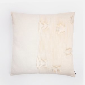 查莉壓線百摺抱枕60x60cm 奶油白