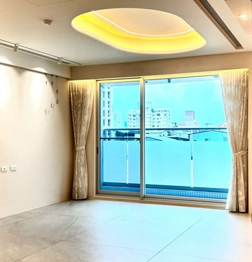 文化中心三年屋 四房平車雙衛開窗贈精美裝潢｜高雄市苓雅區光華一路