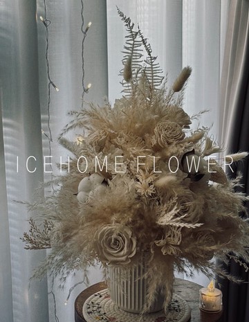 白色嘻皮風格永生聖誕樹