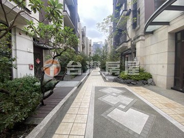 磐峰稀有電梯別墅雙車庫｜台中市太平區新安街