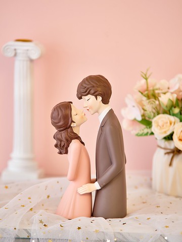 情侶人物擺件陶瓷創意玄關臥室客廳家居裝飾品結婚禮物送新人
