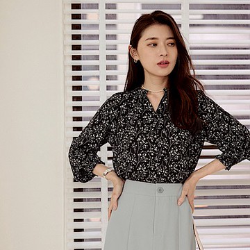 小V領碎花拋袖上衣-OB嚴選