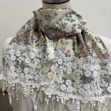 手工製作☆Liberty Celine 白色小花刺繡蕾絲圍巾 附流蘇