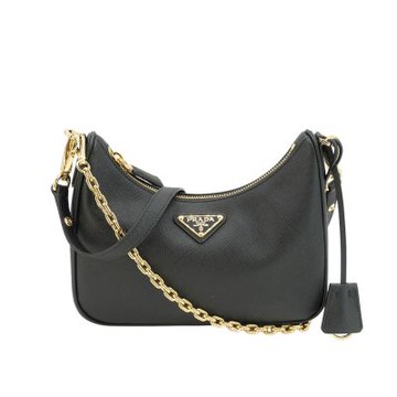 Prada 普拉達 Re-Edition Saffiano 金三角logo防刮皮革鍊帶hobo肩背包(1BC204-黑)