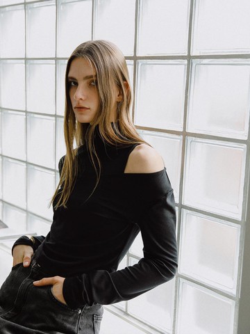 Velo Cut-Out Turtleneck T-Shirt