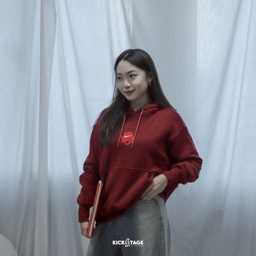 NIKE SPORTSWEAR CNY HOODIE 酒紅 蛇年 靈蛇迎新 刺繡 毛巾底 帽T 女款【HV8461】