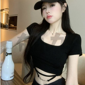 【佈小九】純欲風短款T恤女 修身方領短袖衫 百搭內搭款 短版上衣 素面 女生T恤 打底衫 辣妹穿搭 夏季女裝 短版t恤