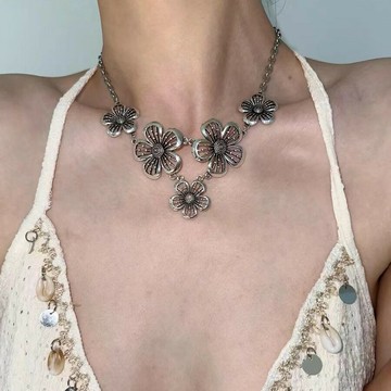 【台灣公司 可打統編】免運 波西米亞做舊花朵吊墜金屬項鏈女新款夸張小眾高級設計感鎖骨鏈潮 可開發票 全館五折 工廠現貨直銷 新品特價 z9211