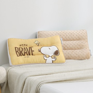 【PEANUTS™史努比聯名款】勇萌夥伴天絲™荳點舒眠兒童枕 / HOYACASA