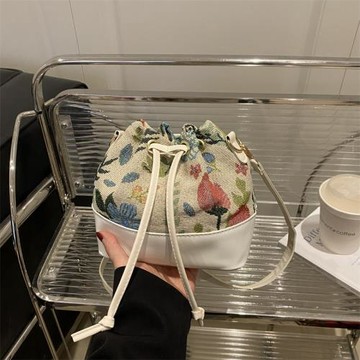 今年流行包包女2025新款洋氣民族風水桶包休閑質感通勤單肩斜挎包