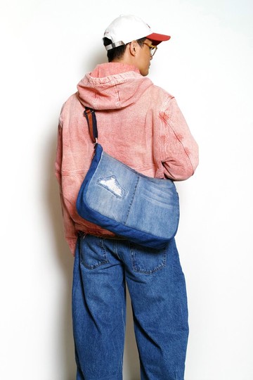 RIVER-手做牛仔褲改造丹寧帆布拉鍊式斜側揹/筆電包