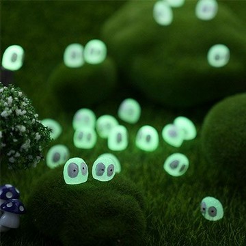 桃園發貨 宮崎駿系列 夜光小煤球 可愛呆萌迷你擺件 公仔吊飾 苔蘚微景觀 園林裝飾 桌麵配飾 夜光款  樹脂工藝品