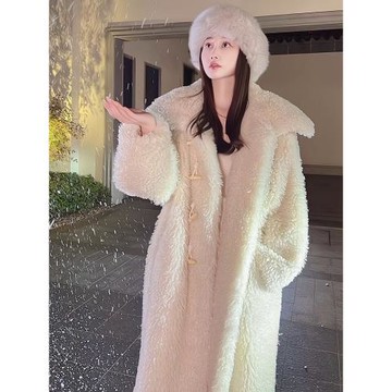 皮毛一體保暖泰迪熊長款牛角扣