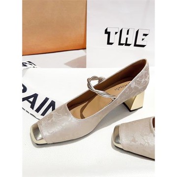 好看國風復古粗跟單鞋女2026新款百搭舒適女士方頭氣質綢緞高跟鞋