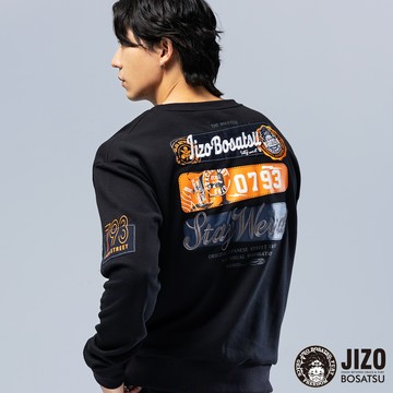 【新品8折↘結帳2件再88折】地造路牌徽章長TEE(黑) - BLUE WAY 地藏小王