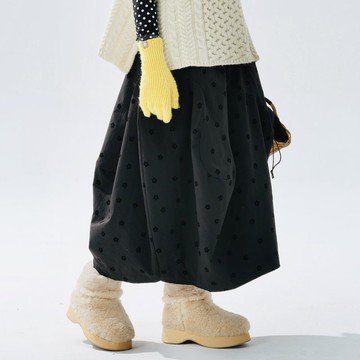 黑色植絨小花暖暖半身裙 裙子