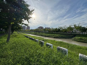 楊小扁~岡山區阿公店一段-臨大馬路-增值都內農地｜高雄市岡山區和平段