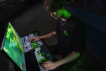 Razer | EVISU Daicock Print T-Shirt - S