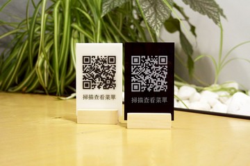 壓克力二維碼掃描查看帶木架的菜單標牌、壓克力標牌、二維碼