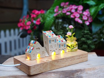 彩繪歐洲糖果屋6件組/(3棟小屋+1小樓梯+1玻璃瓶/花+1木座燈)