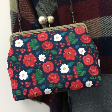 韓山茶花珍珠大口金斜背包 25cm口金