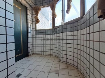 中日龍族３房車龍安商圈麥當勞愛買桃園東西向交流道｜桃園市八德區中華路