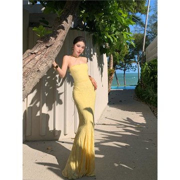 三亞海邊拍照裙子多巴胺海島穿搭度假風沙灘裙露背束腰吊帶連衣裙