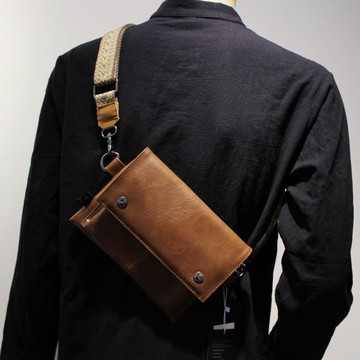 新品上市!!熱門爆品！！潮牌原創男士單肩包休閑彩帶男包斜挎運動跨包男女手機小方包胸包