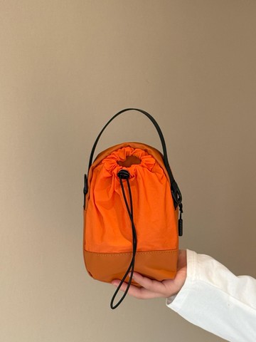 輕便防水蛋蛋包小水壺包休閑斜背包手機包包mini小包包百搭抽繩【木屋雜貨】