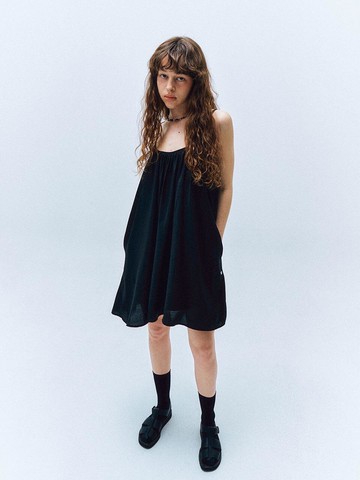 BABY VOLUME SHIRRING SLEEVELESS DRESS [BLACK]