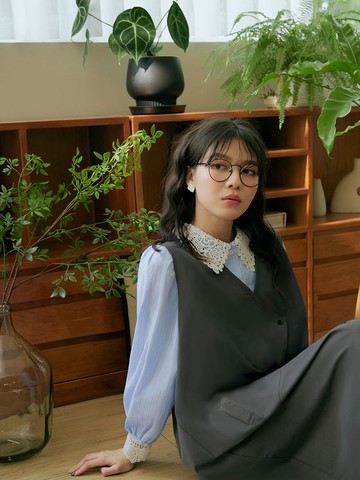 蕾絲娃娃領撞色條紋拋袖襯衫上衣