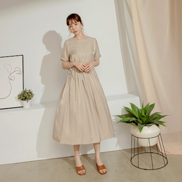 OB嚴選-微光澤美背腰綁帶洋裝《DA10379-》