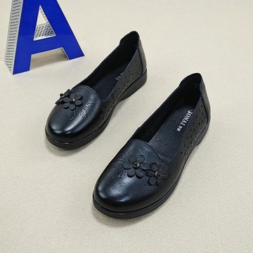 真皮軟底媽媽鞋女夏季透氣2025新款民族風圓頭平底防滑中老年單鞋