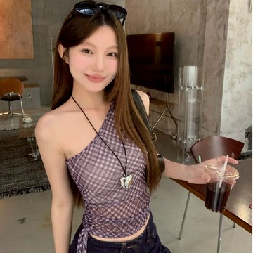 短版格紋斜肩背心上衣 辣妹 露肩 飄帶 無袖上衣 女生背心 短版上衣 設計感 夏季 衣服 女裝