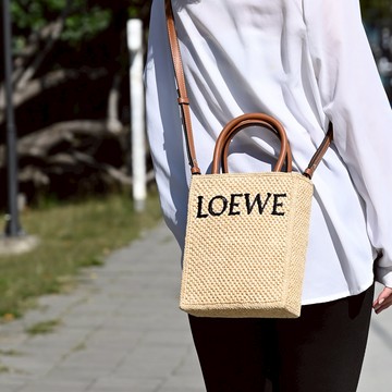 LOEWE Standard A5 品牌LOGO渡假風草編手提兩用包.咖邊