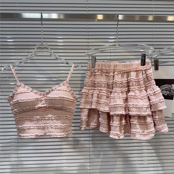 大眼睛2025夏季新款小香風水鉆釘珠胸墊吊帶+氣質蛋糕裙套裝女