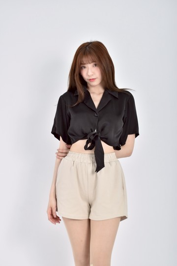 加購優惠(M) 修身短版緞面前綁帶黑色短袖上衣