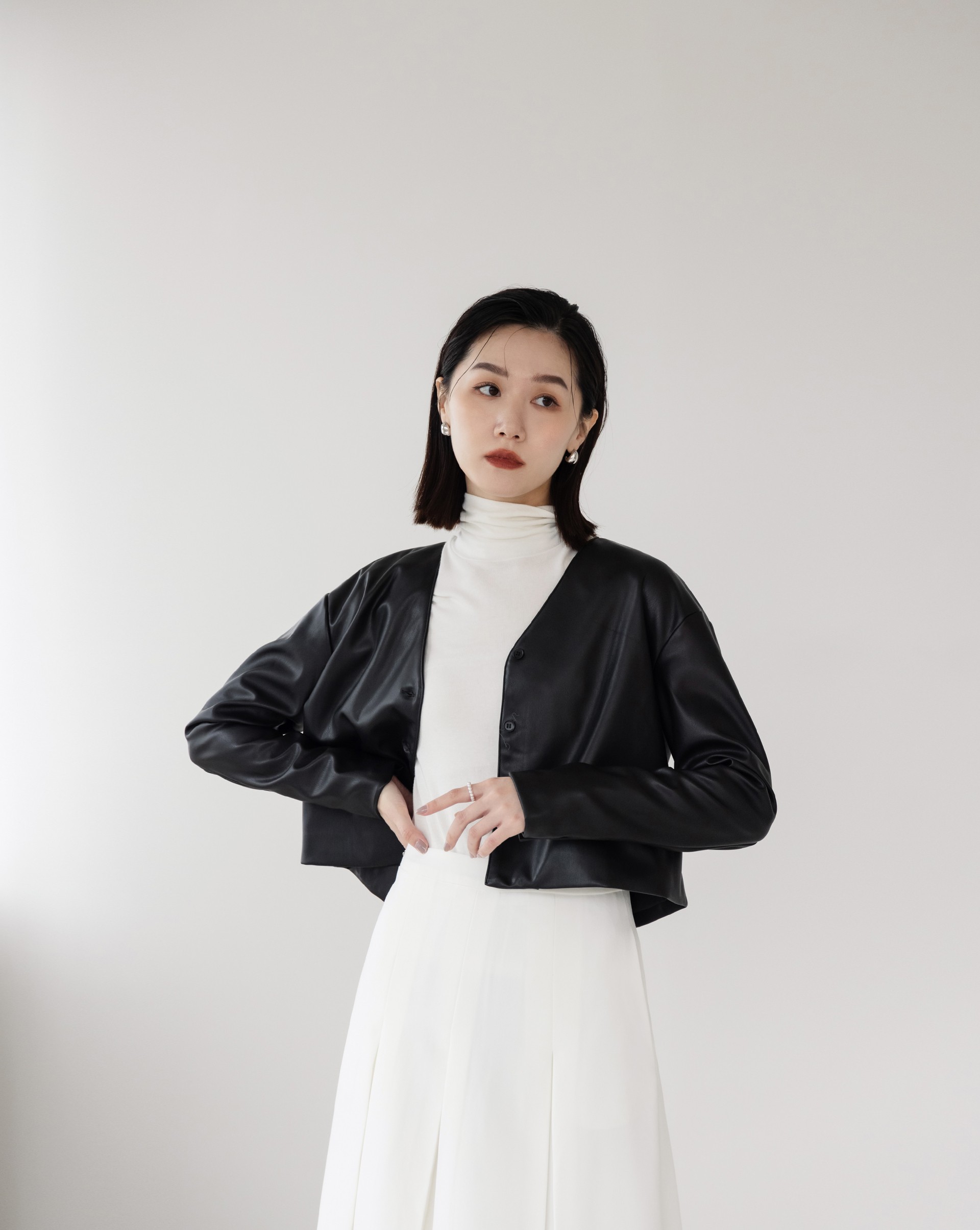 V領短版皮質外套-Meierq